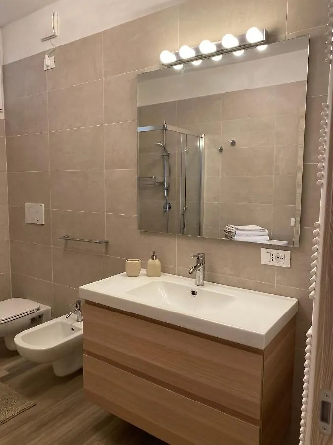 Flowers & Garden Apartment Con Vista Lago Manerba del Garda