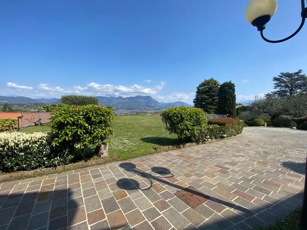 Flowers & Garden Apartment Con Vista Lago Manerba del Garda