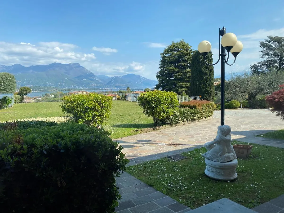 Flowers & Garden Apartment Con Vista Lago Манерба-дель-Гарда