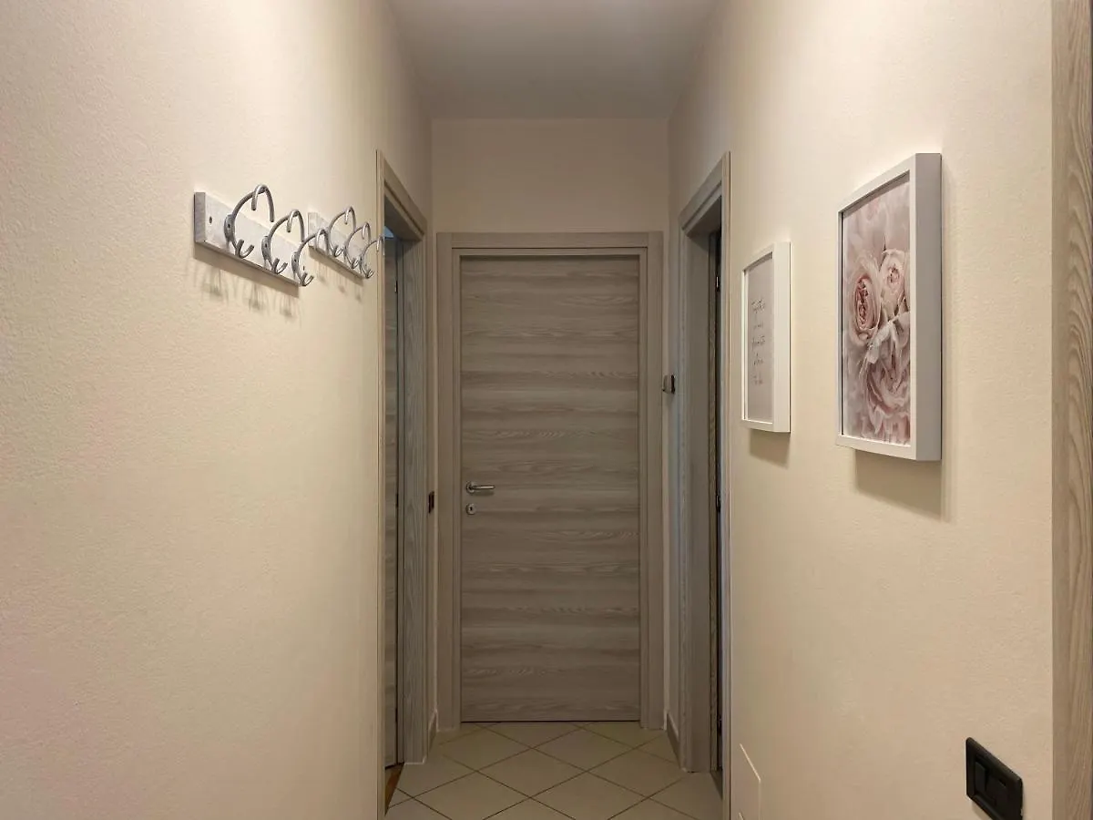 Flowers & Garden Apartment Con Vista Lago Манерба-дель-Гарда