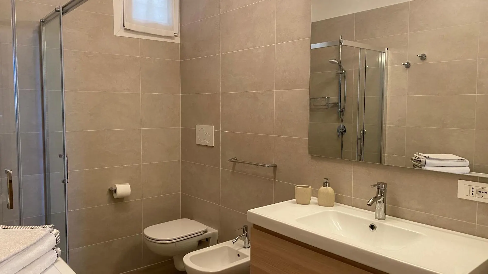 Flowers & Garden Apartment Con Vista Lago Manerba del Garda